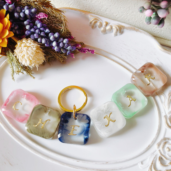 大人かわいい♡キラキラニュアンスカラーのチャーム