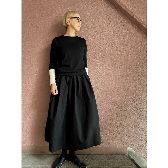 RATA ❤️ 2 色可選 ❤️ 黑色和卡其色長款 ❤️ 乾淨漂亮的腰部 ❣️ 成人喇叭裙 ❤️ 材質堅固 第4張的照片