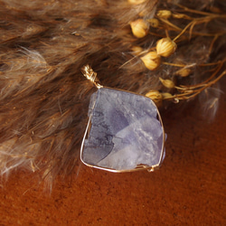 スペイン産バイオレットフローライト原石の女神巻き®ペンダントトップ 14枚目の画像