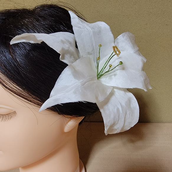 布の花  正絹  完全ハンドメイドのゆりの髪飾りセット 1枚目の画像