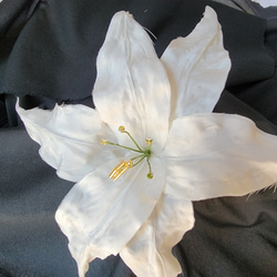 布の花  正絹  完全ハンドメイドのゆりの髪飾りセット 9枚目の画像