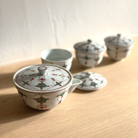 【京焼・清水焼】京都　水野春陽窯　赤絵　瓔珞紋　茶器セット（宝瓶1P&蓋付き湯呑み3P) 1枚目の画像