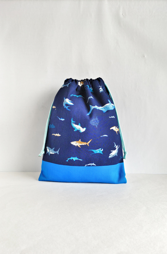 25×20    給食袋  巾着　 魚　海の生き物  サメ　リターンズ 2枚目の画像
