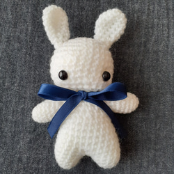 SOLD OUT＊白うさぎ あみぐるみ 手のひらサイズのウサギの編みぐるみ 白 あみぐるみ granny m