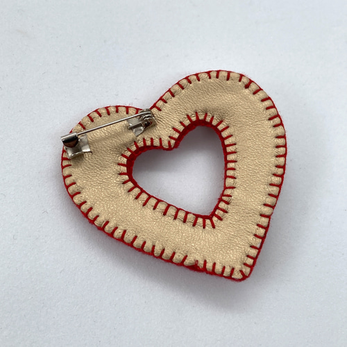 トリプルハートブローチ（赤） OT-137 【ビーズ 刺繍】 【作家