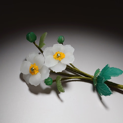 秋明菊のピンブローチ(白) 6枚目の画像