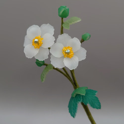 秋明菊のピンブローチ(白) 1枚目の画像