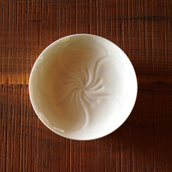 小皿　かわいい　白　シンプル　花　白磁　京焼　作家　林紅村　陶芸　 2枚目の画像