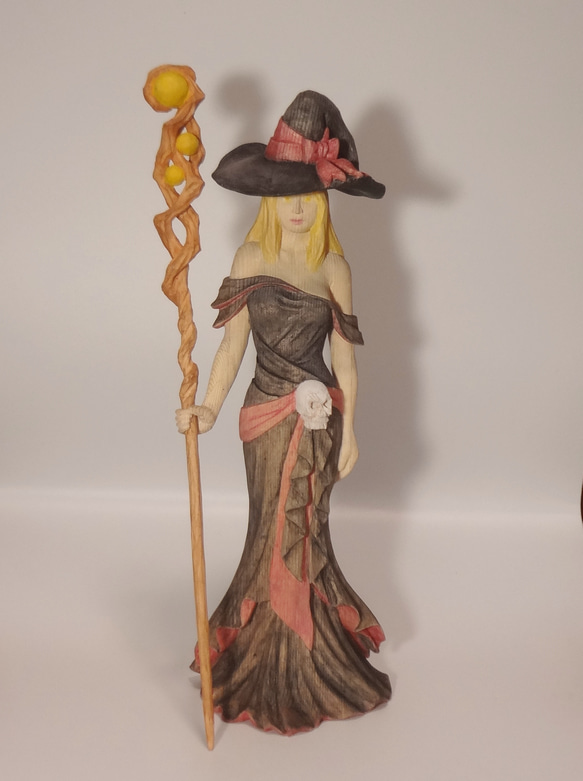 木彫刻 アート 『 魔女 』  芸術 アート 女性  松 手彫り 彫刻 　ウィッチ 12枚目の画像