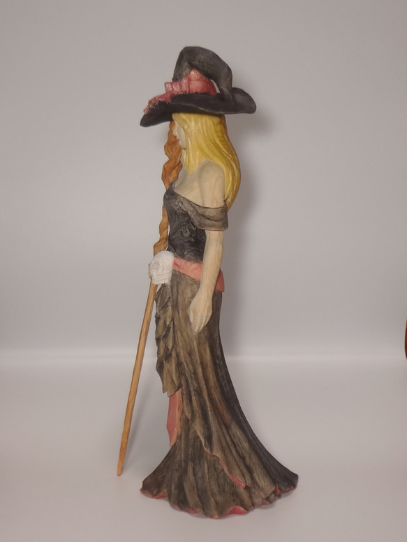 木彫刻 アート 『 魔女 』  芸術 アート 女性  松 手彫り 彫刻 　ウィッチ 8枚目の画像