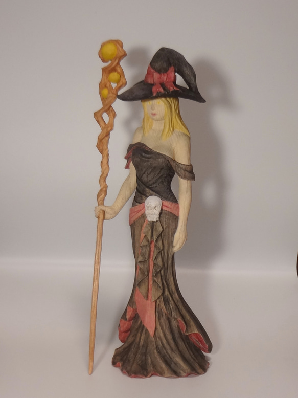 木彫刻 アート 『 魔女 』  芸術 アート 女性  松 手彫り 彫刻 　ウィッチ 13枚目の画像