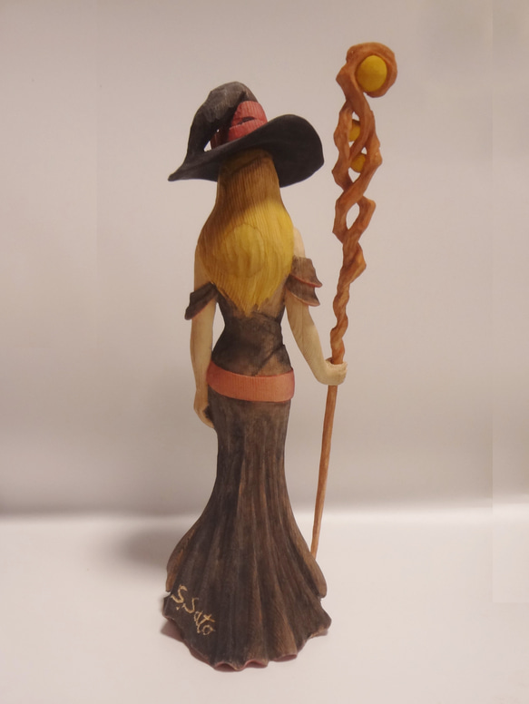 木彫刻 アート 『 魔女 』  芸術 アート 女性  松 手彫り 彫刻 　ウィッチ 10枚目の画像