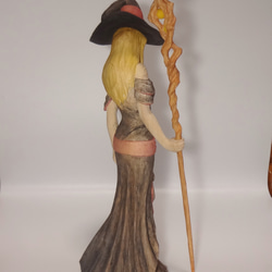 木彫刻 アート 『 魔女 』  芸術 アート 女性  松 手彫り 彫刻 　ウィッチ 9枚目の画像