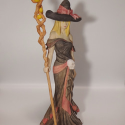 木彫刻 アート 『 魔女 』  芸術 アート 女性  松 手彫り 彫刻 　ウィッチ 2枚目の画像