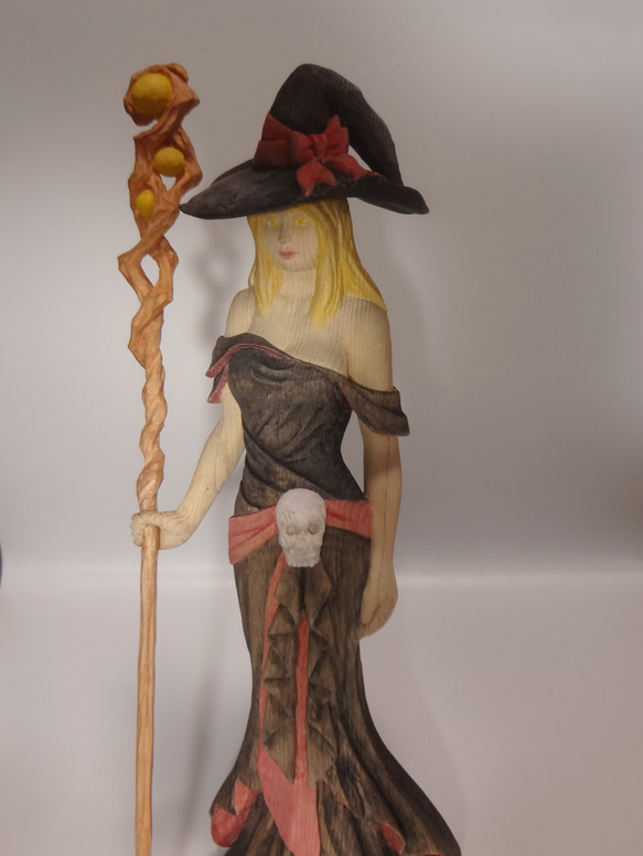 木彫刻 アート 『 魔女 』  芸術 アート 女性  松 手彫り 彫刻 　ウィッチ 6枚目の画像