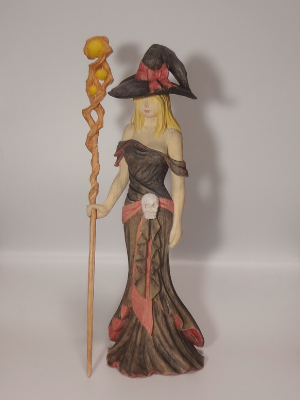 木彫刻 アート 『 魔女 』  芸術 アート 女性  松 手彫り 彫刻 　ウィッチ 3枚目の画像