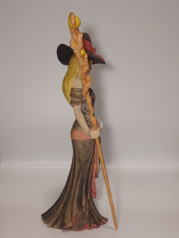 木彫刻 アート 『 魔女 』  芸術 アート 女性  松 手彫り 彫刻 　ウィッチ 7枚目の画像