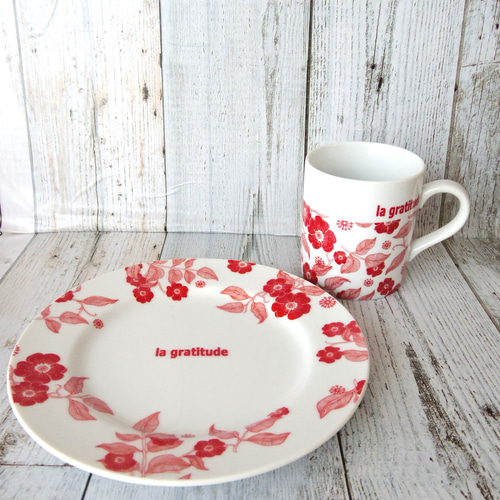 sale】la gratitude 感謝のプレート＆マグカップ 北欧柄 赤 食器