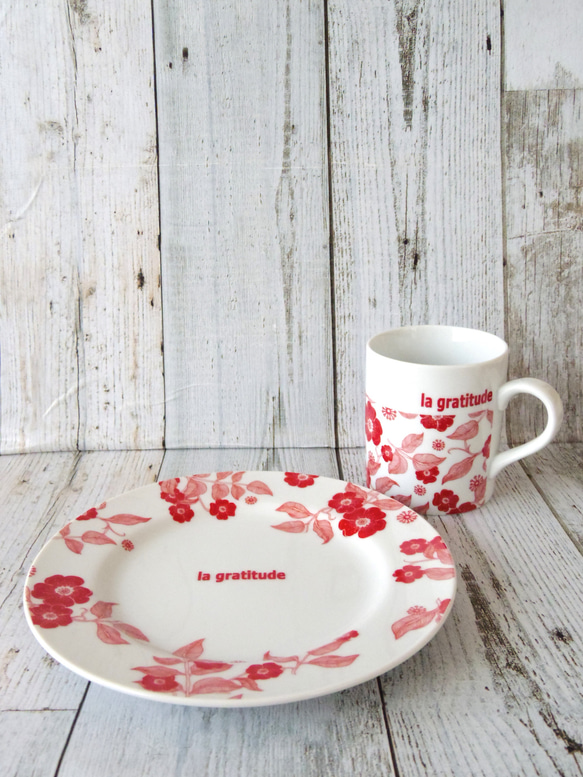 【未使用】 フローラルタペストリー マグカップ プレートセット sale】la gratitude 感謝のプレート＆マグカップ 北欧柄 赤 食器