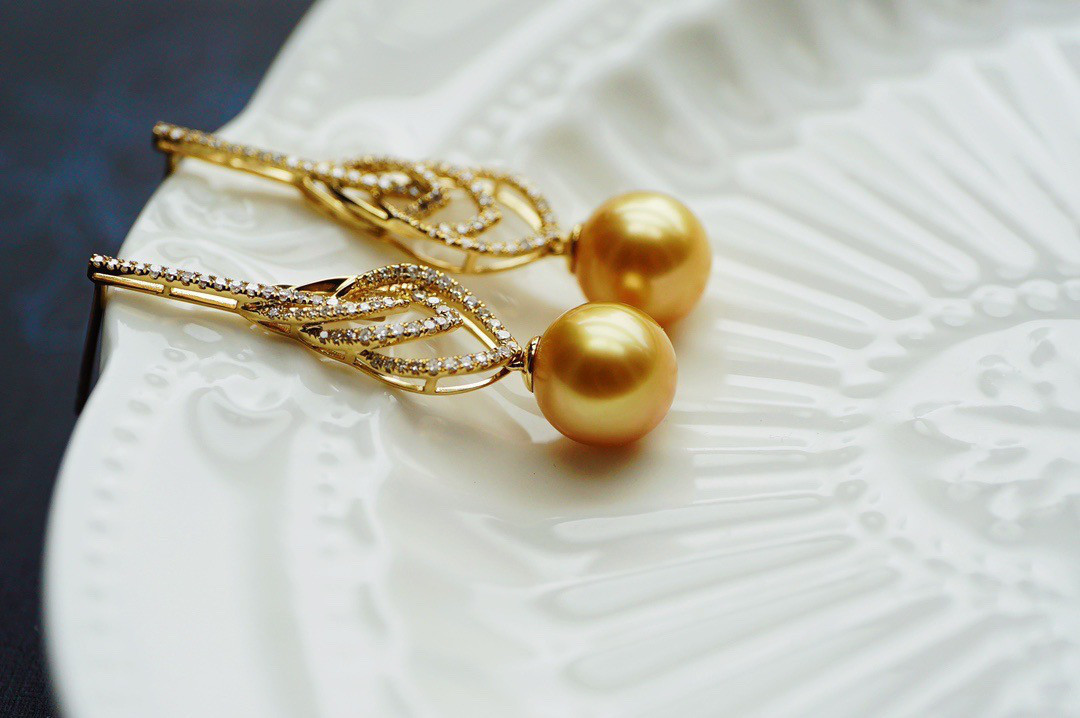 最高品質　珍しい美品　南洋ゴールド真珠　オーロラ茶金　ダイヤピアス　K18