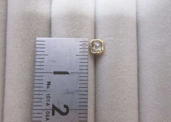 エメラルドカットダイヤモンド K18YG ピアス 6枚目の画像