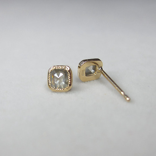 エメラルドカットダイヤモンド K18YG ピアス ピアス（スタッド