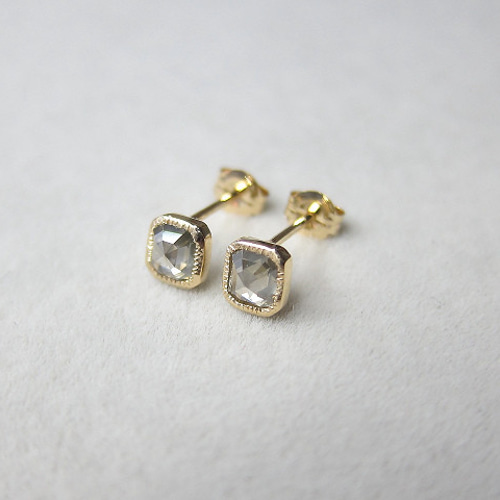 エメラルドカットダイヤモンド K18YG ピアス ピアス（スタッド