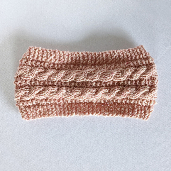 ケーブル編みのヘアバンド（ピンク） 2枚目の画像