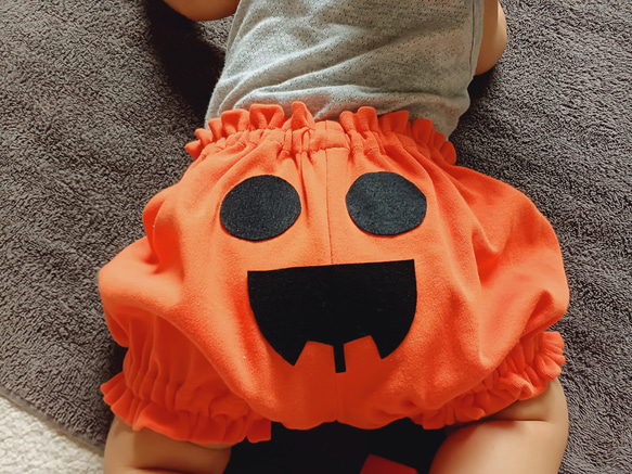 【2本】歯がはえたよ！ハロウィンかぼちゃのベビーかぼちゃパンツ 8枚目の画像
