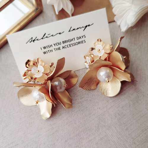 ゴールド 真鍮 花 ピアス イヤリング パール 揺れる 上品 華やか