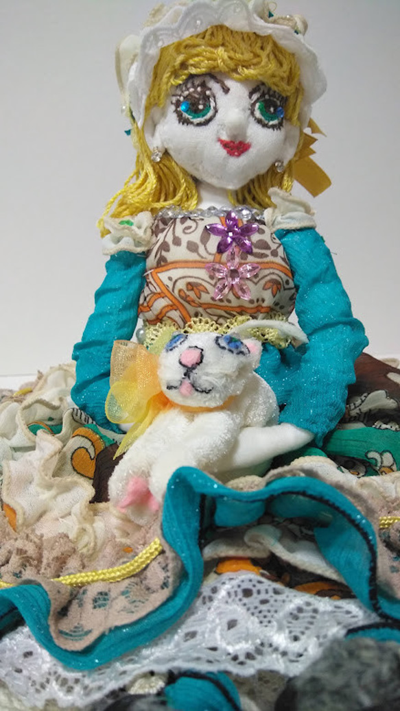 『子ねこと少女』　白い子ねこ　可愛い　アンティックドール風　創作人形　フリルなドレス　オシャレ帽子 4枚目の画像