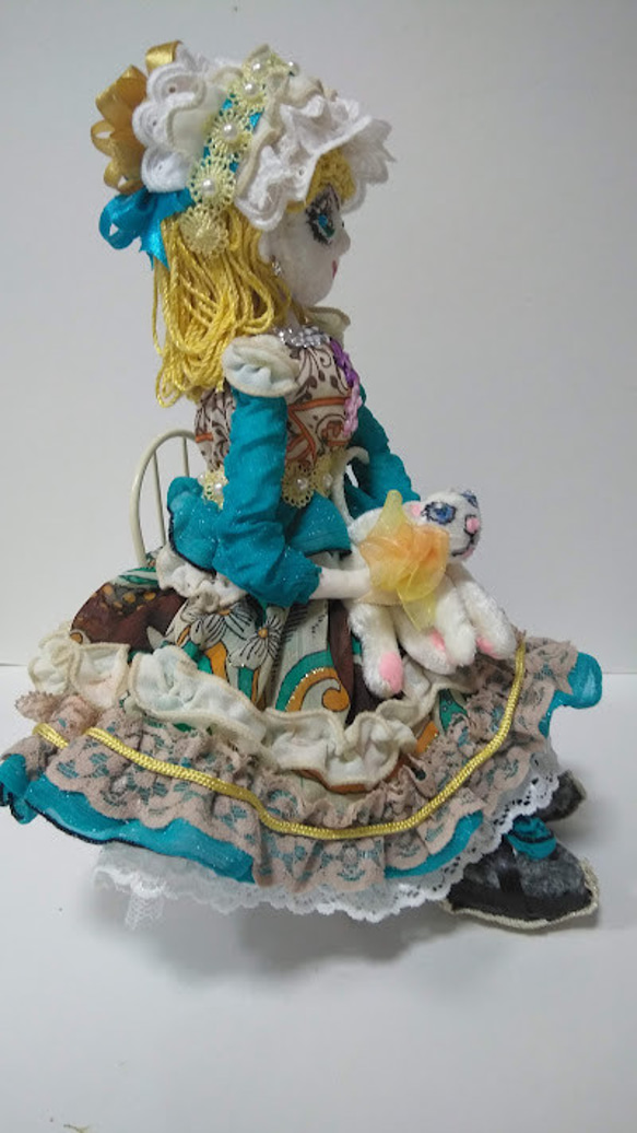 『子ねこと少女』　白い子ねこ　可愛い　アンティックドール風　創作人形　フリルなドレス　オシャレ帽子 8枚目の画像