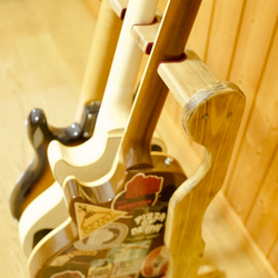 【24時間以内に発送】手作り木工　木製ギタースタンド （古材） ３本掛け 5枚目の画像