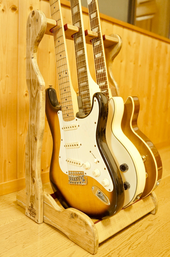 【24時間以内に発送】手作り木工　木製ギタースタンド （古材） ３本掛け 1枚目の画像
