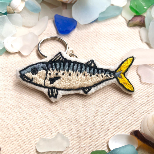 タ*ー様 ハンドメイド刺繍キーホルダー焼き魚と茶トラさん タ*ー様 ハンドメイド刺繍キーホルダー焼き魚と茶トラさん