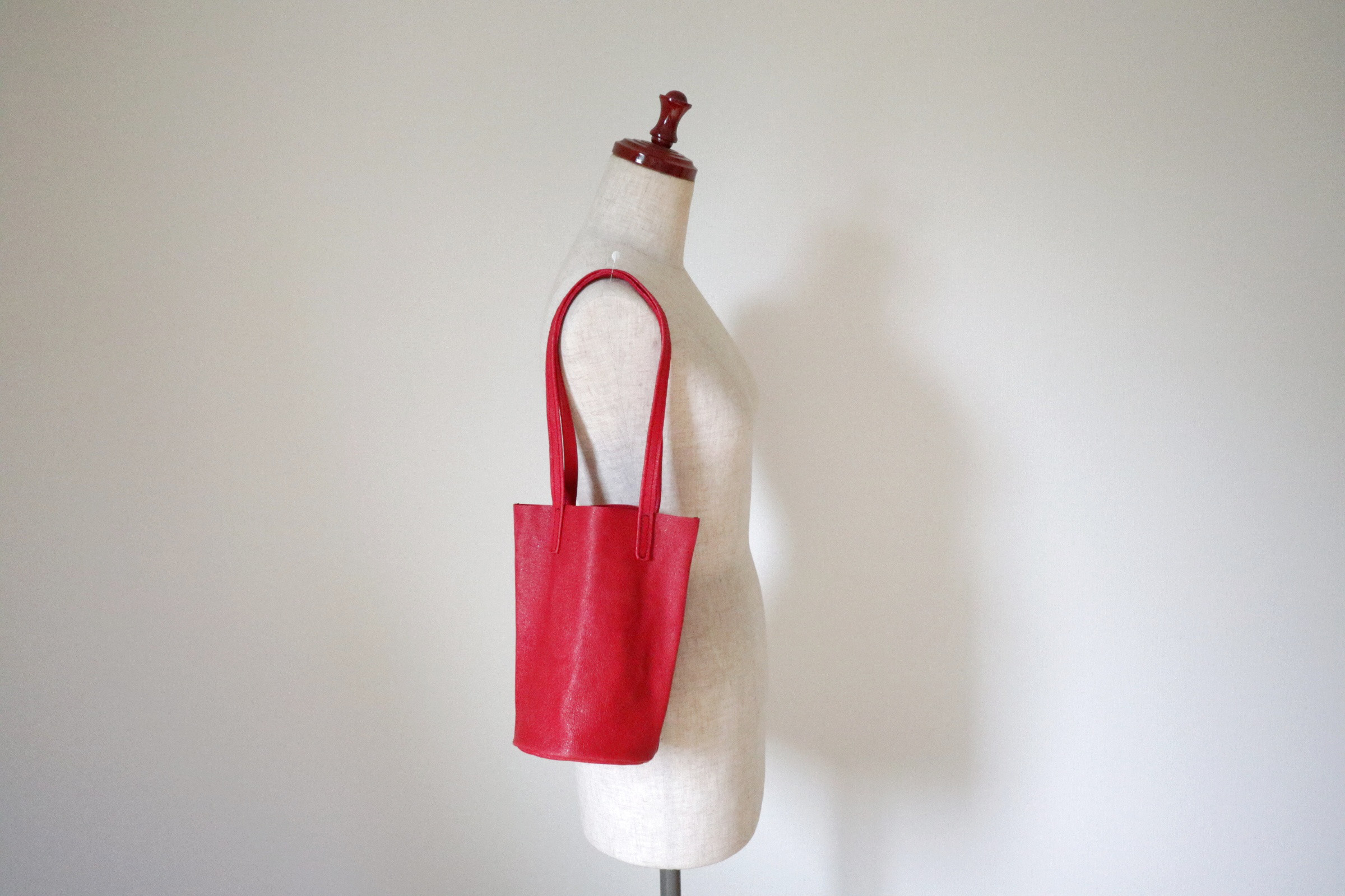 縦長バケツトートバッグ＊Ｓサイズ＊ピッグレザー赤＊近所へのお買い物やお散歩にも