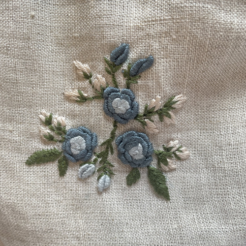 大人可愛い薔薇の巾着袋 リネン刺繍巾着袋 コスメ入れ 薬入れ お