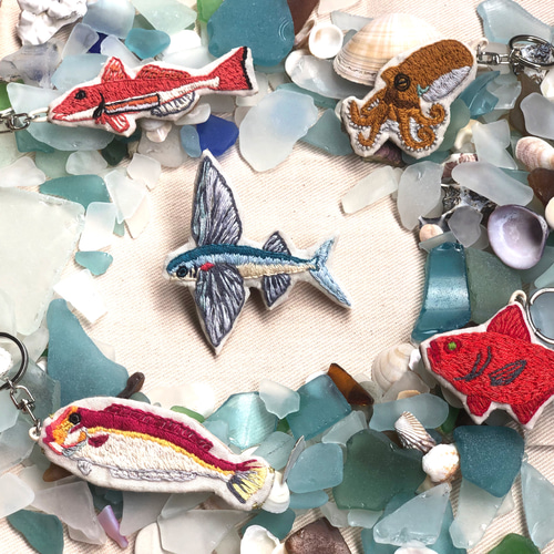 n*u様 ハンドメイド刺繍キーホルダー　焼き魚とキジトラさん n*u様 ハンドメイド刺繍キーホルダー 焼き魚とキジトラさん n*u