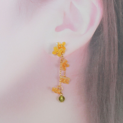 揺れる金木犀ピアス□ハンドメイド□ ピアス（スタッド・一粒