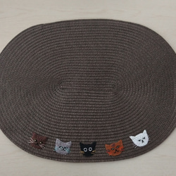 楕円形　ネコのフェルト刺繍ランチョンマット 1枚目の画像