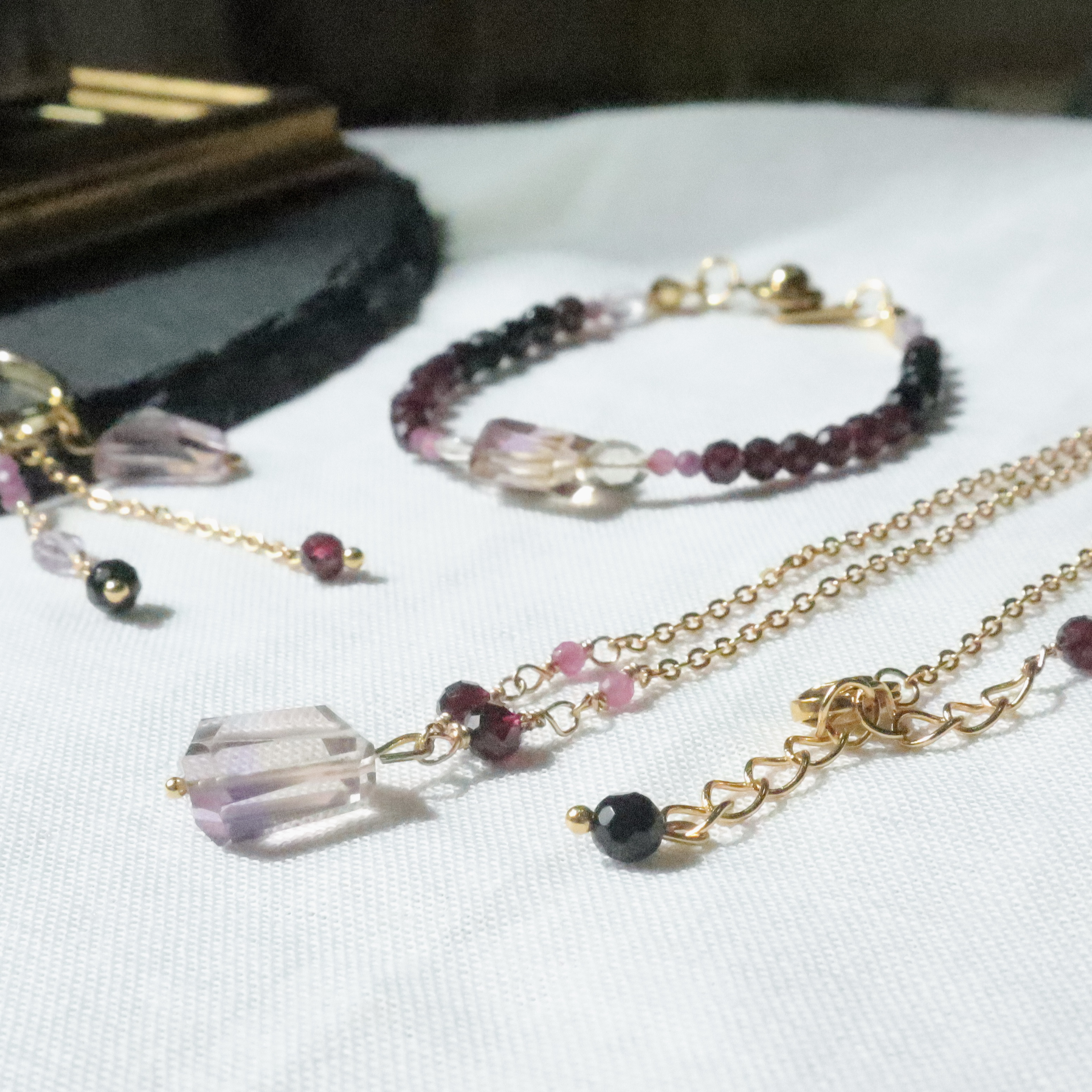 【4点セット割引】蠍座ディープカラー星座石のお守りピアス　イヤリング　イヤーカフ　ネックレス　ブレスレット　天然石　福袋