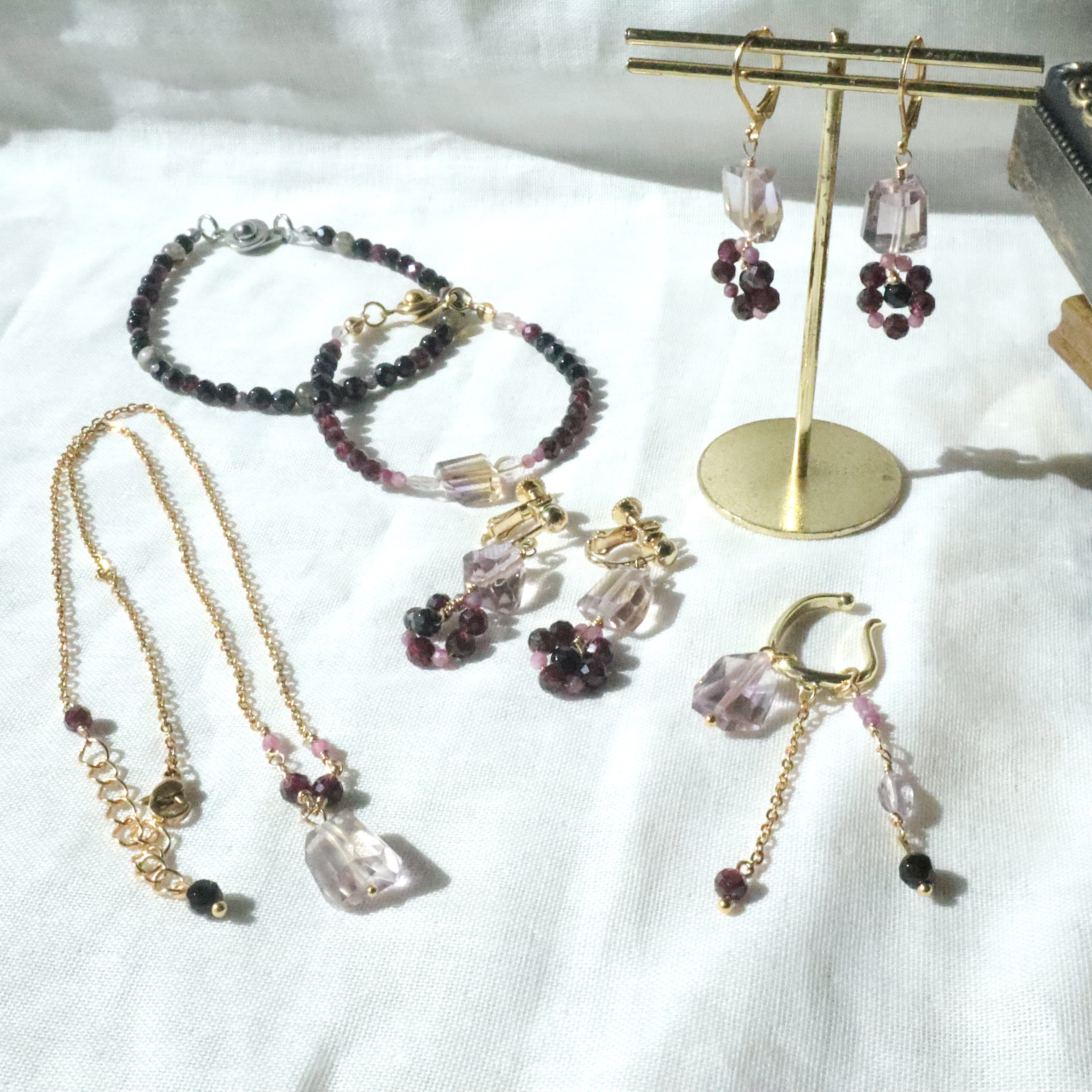 【4点セット割引】蠍座ディープカラー星座石のお守りピアス　イヤリング　イヤーカフ　ネックレス　ブレスレット　天然石　福袋