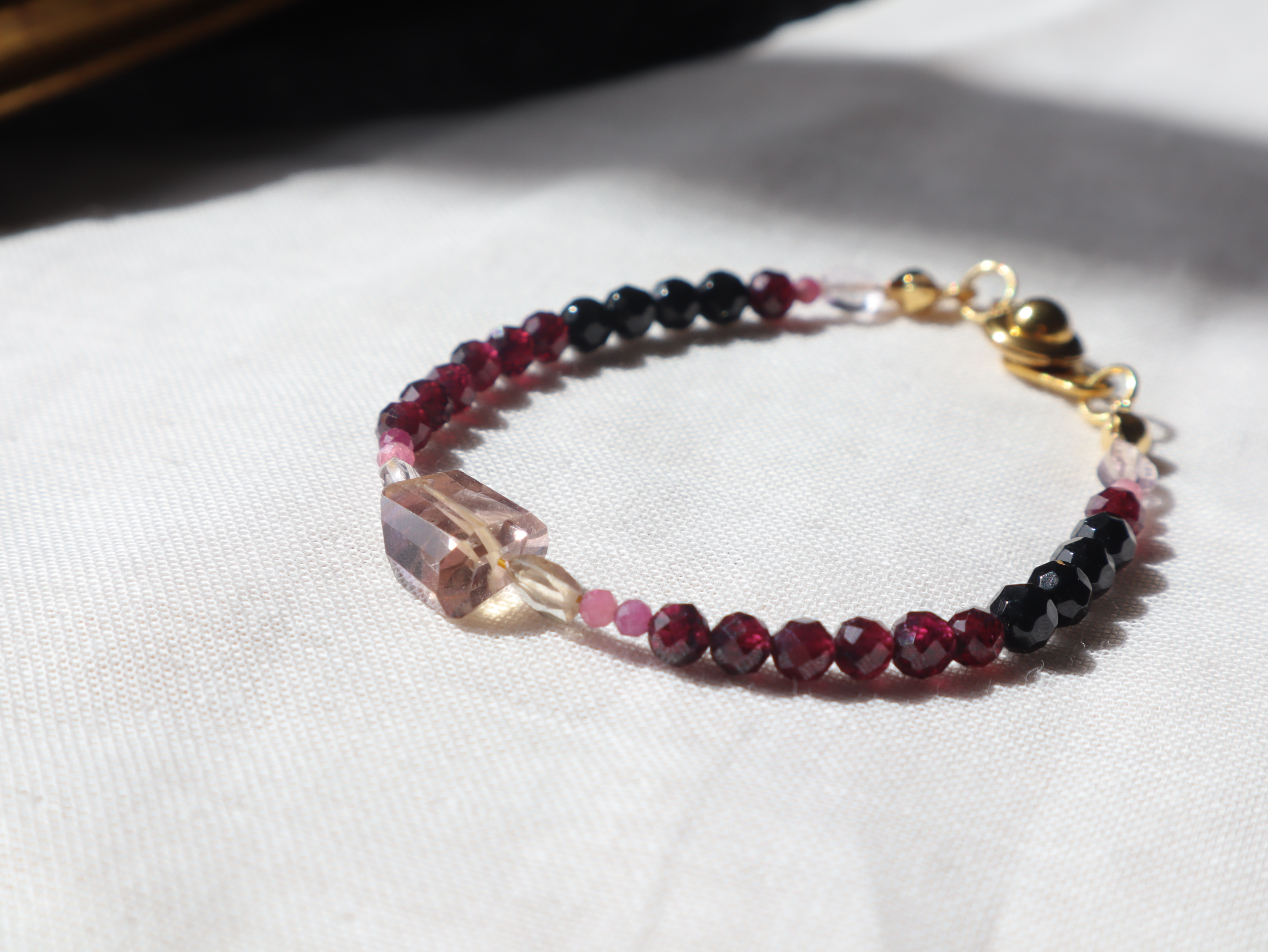 【4点セット割引】蠍座ディープカラー星座石のお守りピアス　イヤリング　イヤーカフ　ネックレス　ブレスレット　天然石　福袋