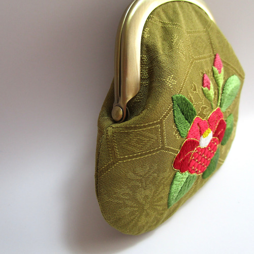 日本刺繍』＊赤椿＊がま口小銭入れ・キーケース◇鶯色＊レッド◇ 小銭