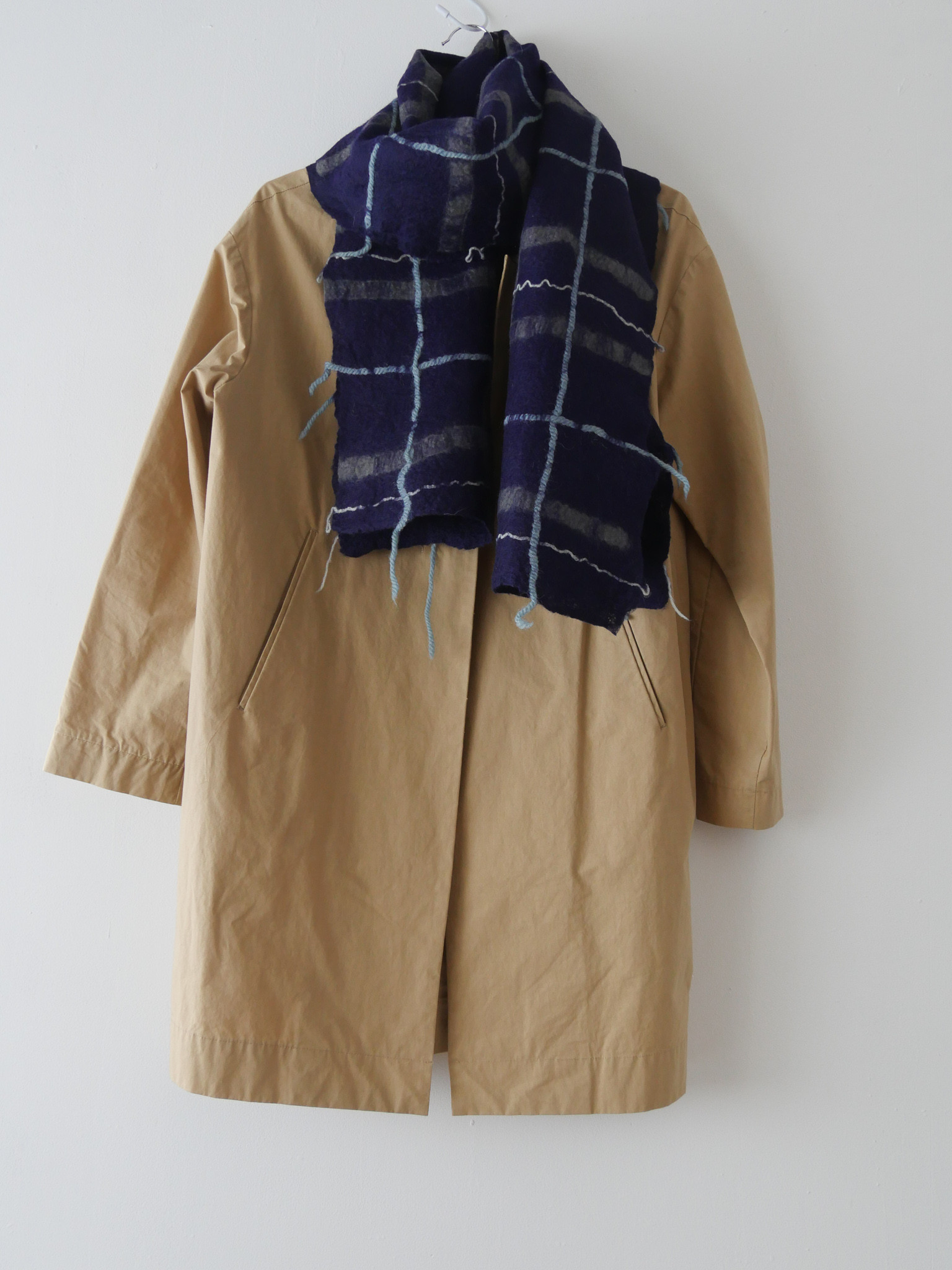 羊毛フェルト ＊ ロング　マフラー ＊ メリノウール　ネイビー＋チェック