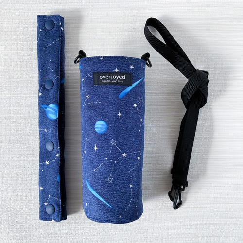 受注生産】肩紐カバー付き 宇宙柄の水筒ケース スケーター470mlの