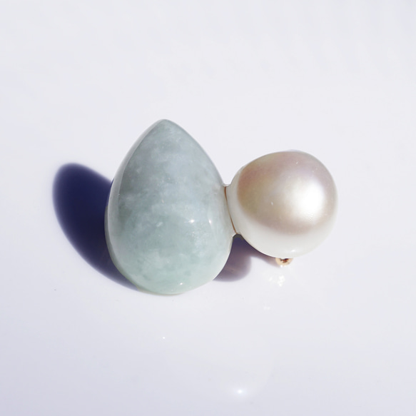 ビルマ産翡翠とバロック淡水真珠のブローチ　～楊貴妃 9枚目の画像