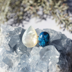 白色珍珠母貝與矽孔雀石胸針 ~大地與極光 第7張的照片