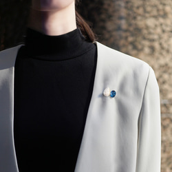 白色珍珠母貝與矽孔雀石胸針 ~大地與極光 第6張的照片