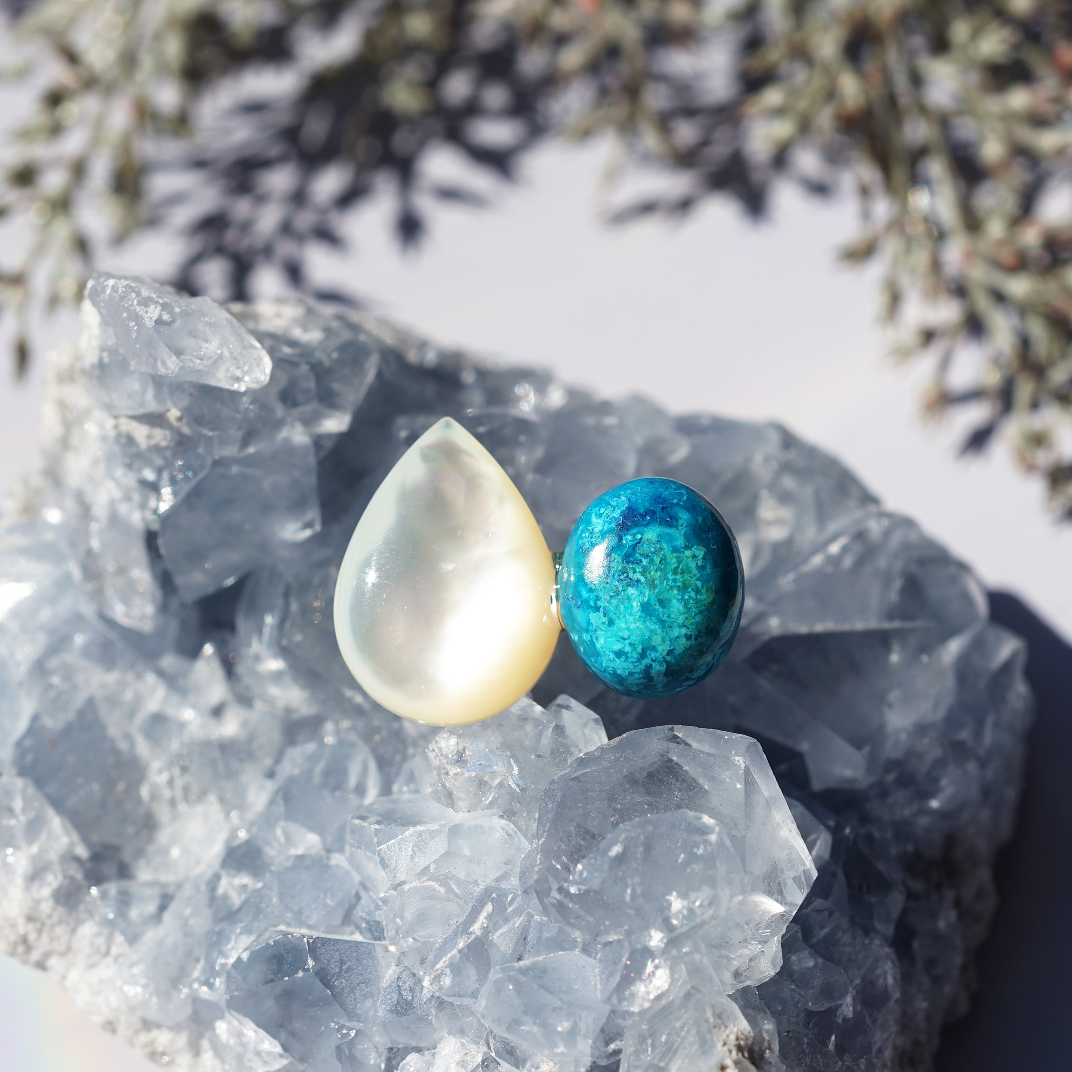 白蝶貝とクリソコラのブローチ　～Earth and Aurora 4,640円